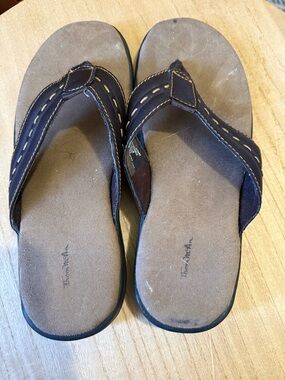 Thom McAn Men's Brown Leather-Trim Flip Flops - Casual Comfort